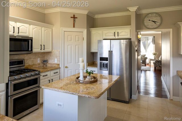 14229 Mandarin Drive, Shelby Charter Township, MI 48315