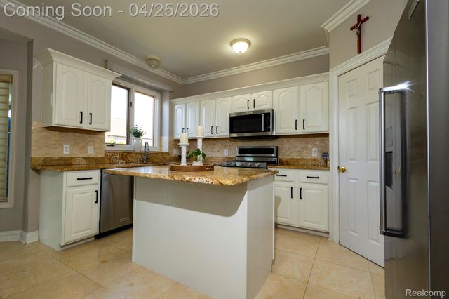 14229 Mandarin Drive, Shelby Charter Township, MI 48315