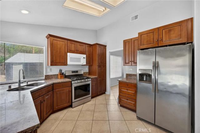 31009 Lausanne, Lake Elsinore, CA 92530