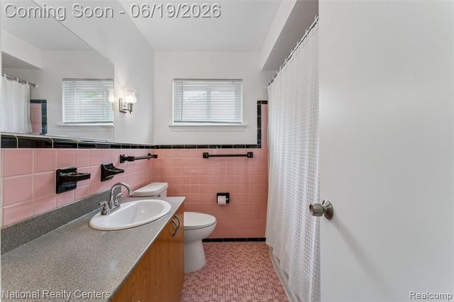 8108 Whitefield Street, Dearborn Heights, MI 48127