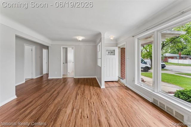 8108 Whitefield Street, Dearborn Heights, MI 48127