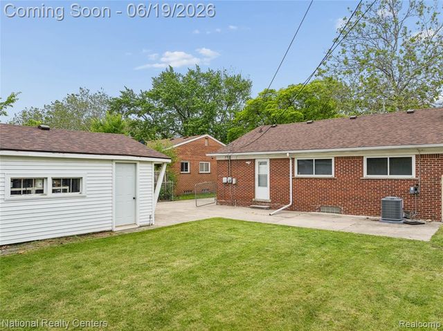 8108 Whitefield Street, Dearborn Heights, MI 48127
