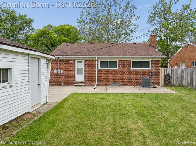 8108 Whitefield Street, Dearborn Heights, MI 48127