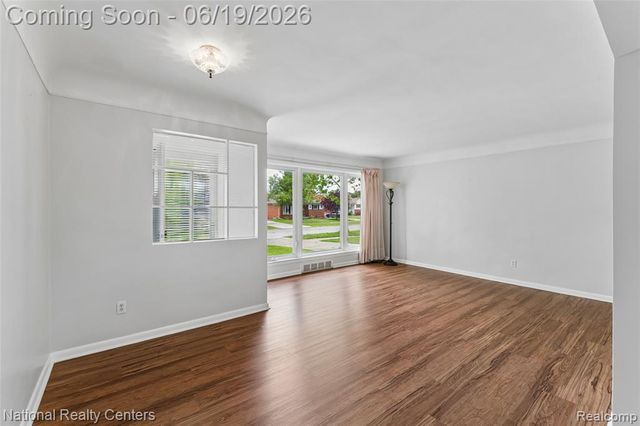8108 Whitefield Street, Dearborn Heights, MI 48127