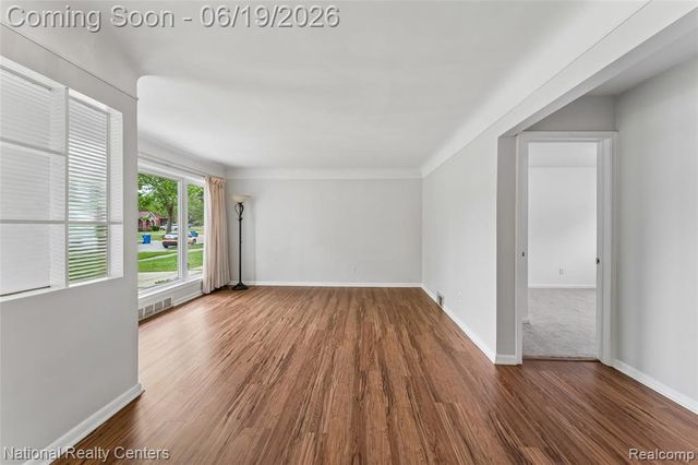 8108 Whitefield Street, Dearborn Heights, MI 48127