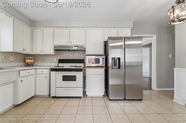 8108 Whitefield Street, Dearborn Heights, MI 48127