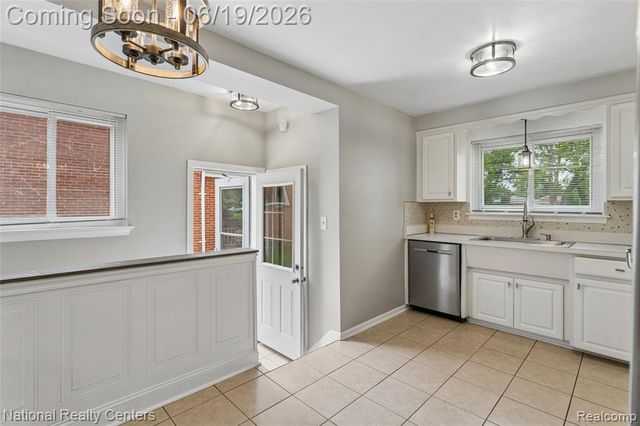 8108 Whitefield Street, Dearborn Heights, MI 48127