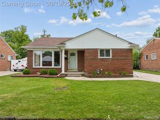 8108 Whitefield Street, Dearborn Heights, MI 48127