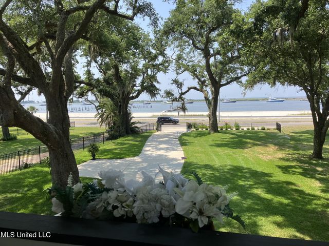 544 Beach Boulevard, Biloxi, MS 39530