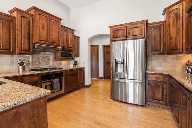 W330S10080 Genevieve DRIVE, Mukwonago, WI 53149