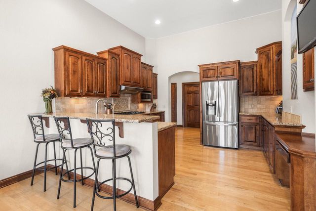 W330S10080 Genevieve DRIVE, Mukwonago, WI 53149