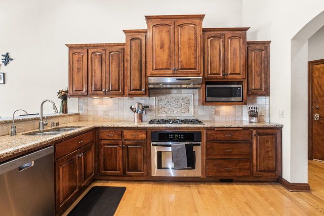 W330S10080 Genevieve DRIVE, Mukwonago, WI 53149