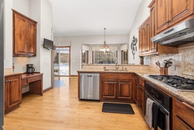 W330S10080 Genevieve DRIVE, Mukwonago, WI 53149