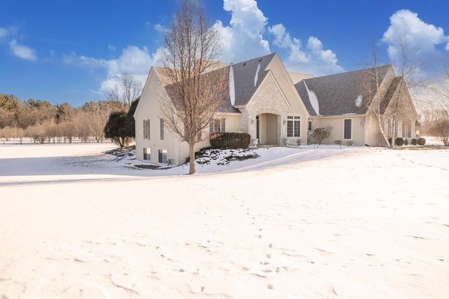 W330S10080 Genevieve DRIVE, Mukwonago, WI 53149