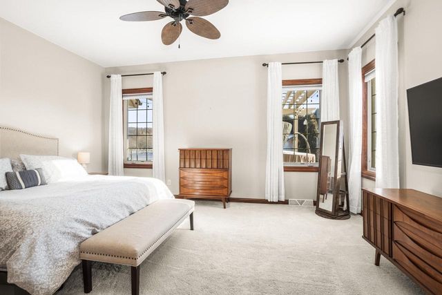 W330S10080 Genevieve DRIVE, Mukwonago, WI 53149