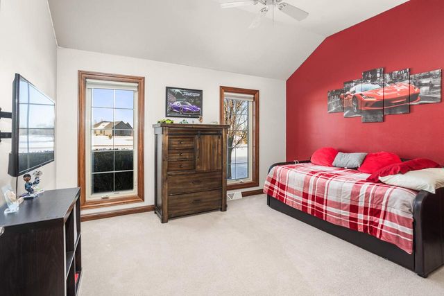 W330S10080 Genevieve DRIVE, Mukwonago, WI 53149