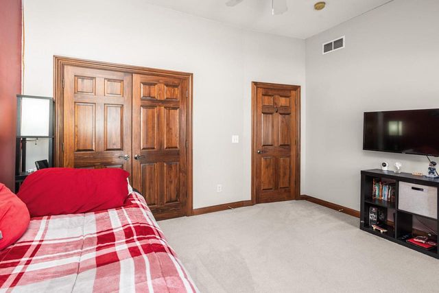 W330S10080 Genevieve DRIVE, Mukwonago, WI 53149