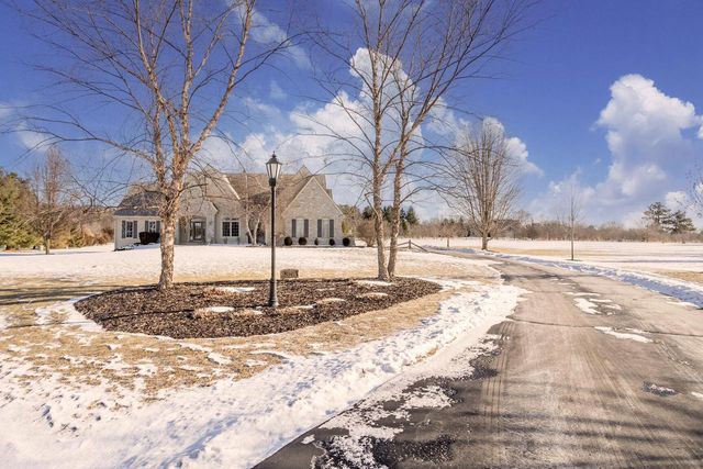 W330S10080 Genevieve DRIVE, Mukwonago, WI 53149