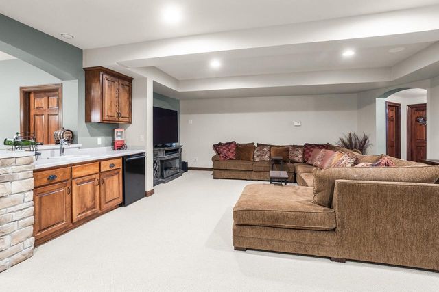 W330S10080 Genevieve DRIVE, Mukwonago, WI 53149