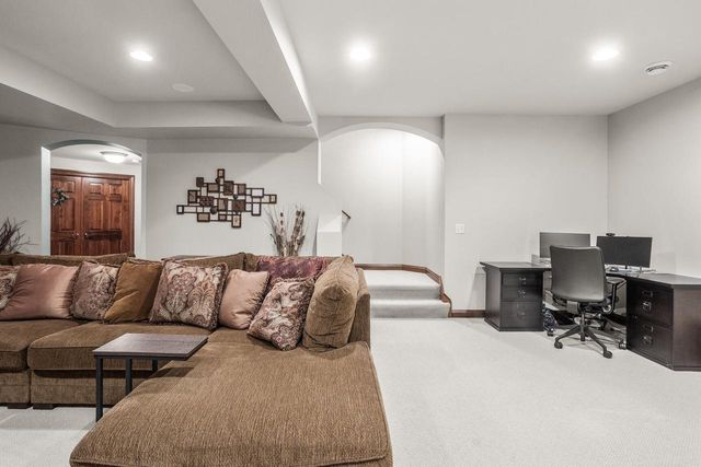 W330S10080 Genevieve DRIVE, Mukwonago, WI 53149