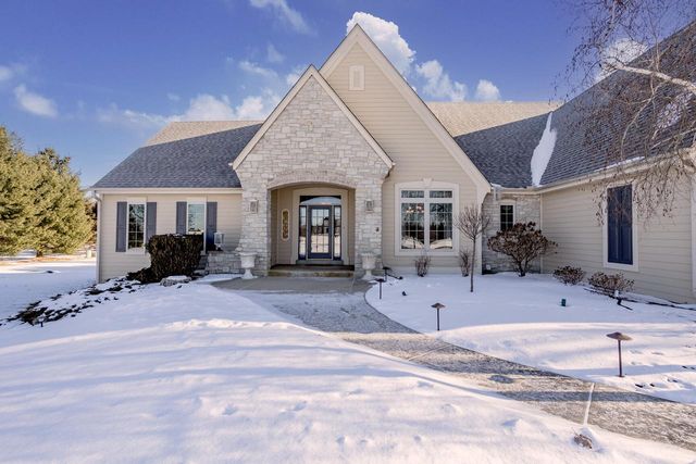W330S10080 Genevieve DRIVE, Mukwonago, WI 53149