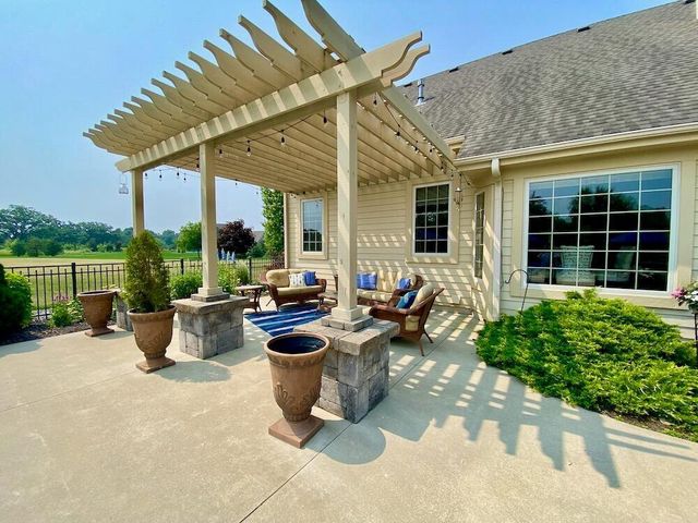 W330S10080 Genevieve DRIVE, Mukwonago, WI 53149