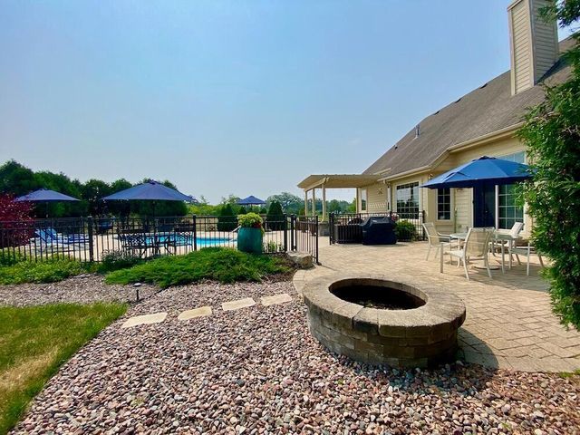 W330S10080 Genevieve DRIVE, Mukwonago, WI 53149