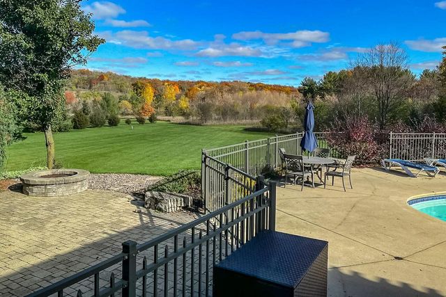 W330S10080 Genevieve DRIVE, Mukwonago, WI 53149