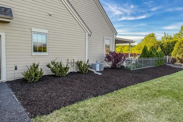 W330S10080 Genevieve DRIVE, Mukwonago, WI 53149