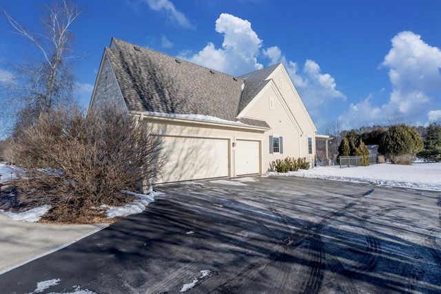 W330S10080 Genevieve DRIVE, Mukwonago, WI 53149