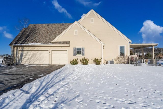 W330S10080 Genevieve DRIVE, Mukwonago, WI 53149