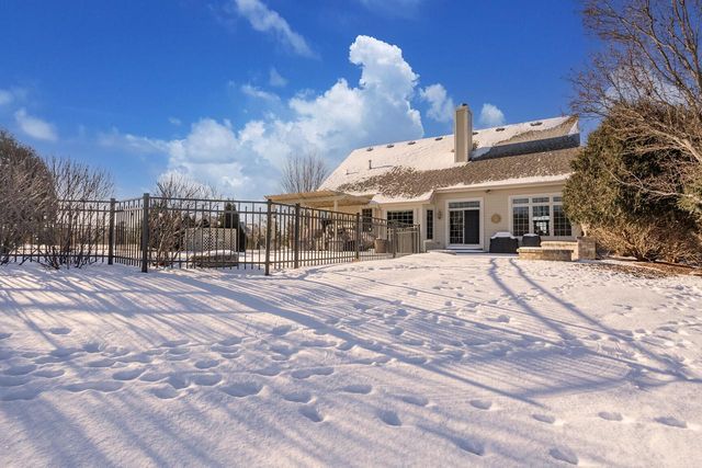 W330S10080 Genevieve DRIVE, Mukwonago, WI 53149