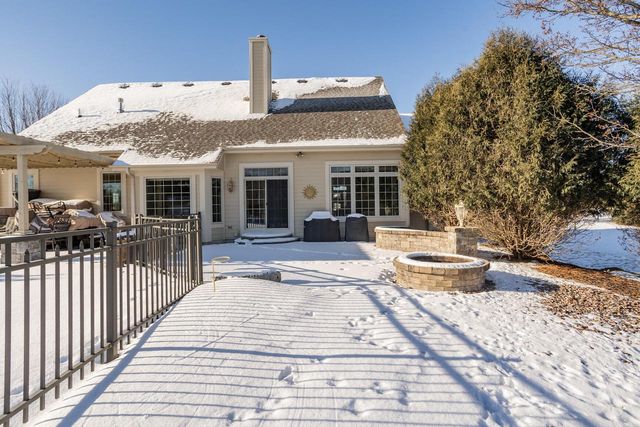 W330S10080 Genevieve DRIVE, Mukwonago, WI 53149