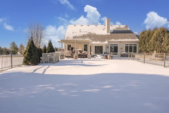 W330S10080 Genevieve DRIVE, Mukwonago, WI 53149