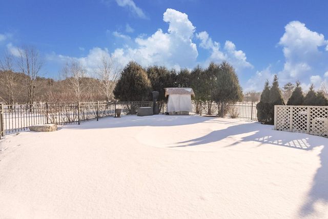 W330S10080 Genevieve DRIVE, Mukwonago, WI 53149