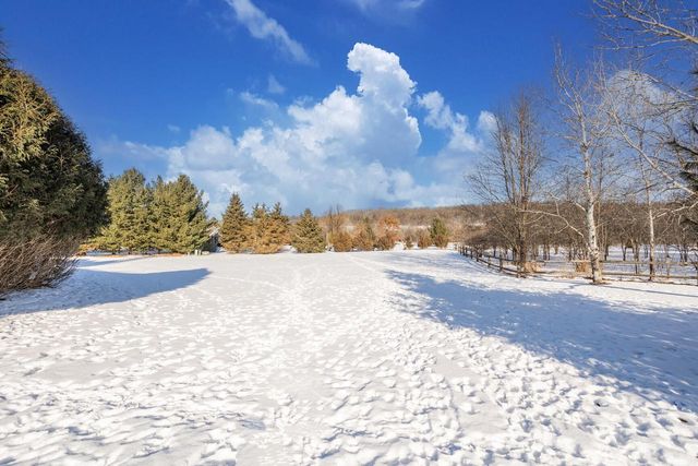 W330S10080 Genevieve DRIVE, Mukwonago, WI 53149