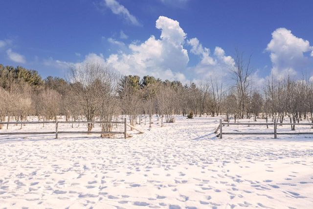 W330S10080 Genevieve DRIVE, Mukwonago, WI 53149