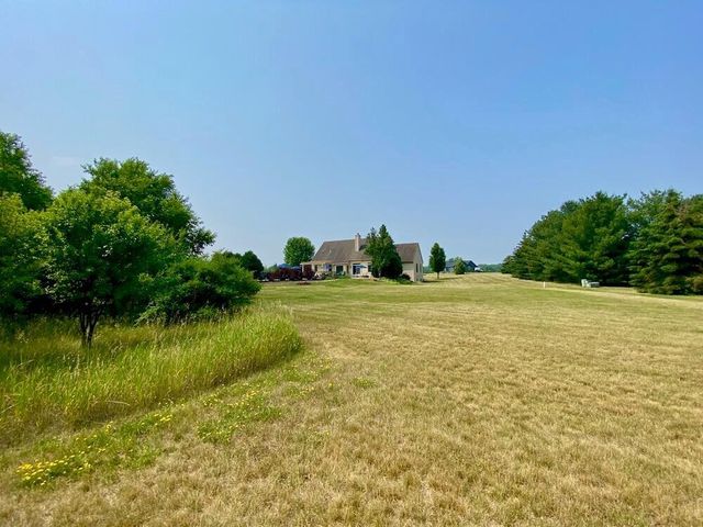 W330S10080 Genevieve DRIVE, Mukwonago, WI 53149