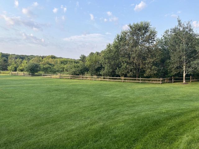 W330S10080 Genevieve DRIVE, Mukwonago, WI 53149