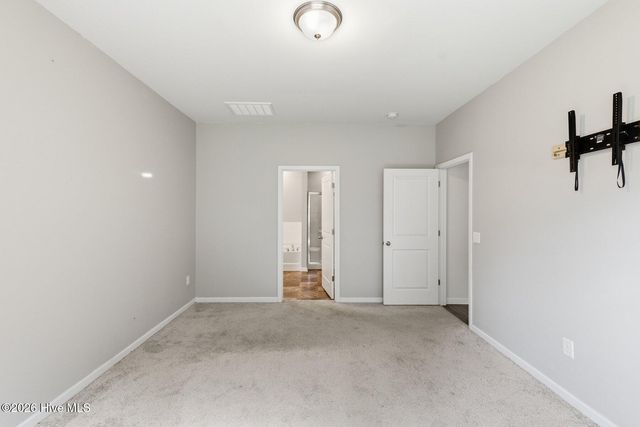 8052 W Highcroft Drive NE, Leland, NC 28451