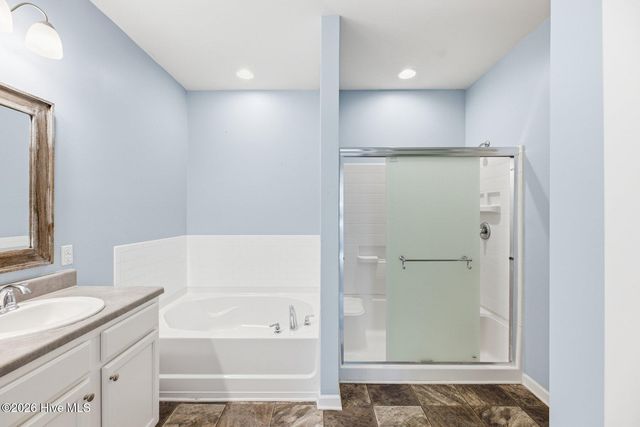 8052 W Highcroft Drive NE, Leland, NC 28451
