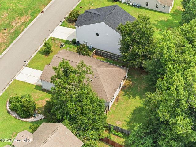 8052 W Highcroft Drive NE, Leland, NC 28451