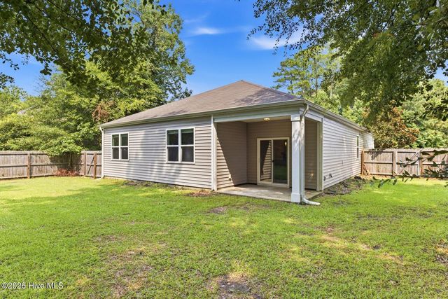 8052 W Highcroft Drive NE, Leland, NC 28451