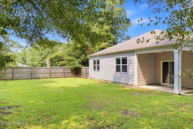8052 W Highcroft Drive NE, Leland, NC 28451