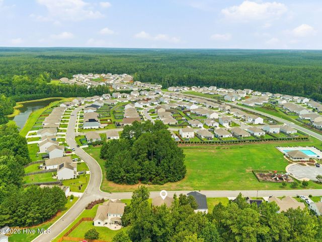 8052 W Highcroft Drive NE, Leland, NC 28451
