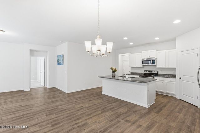 8052 W Highcroft Drive NE, Leland, NC 28451
