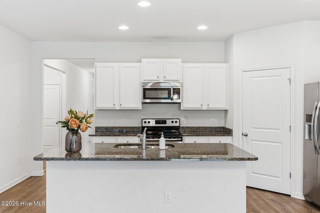 8052 W Highcroft Drive NE, Leland, NC 28451