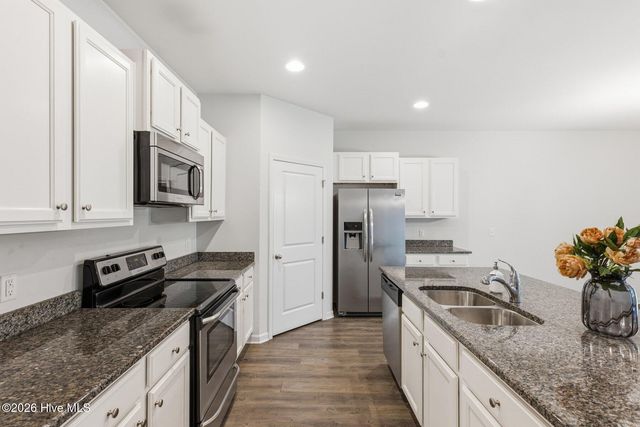 8052 W Highcroft Drive NE, Leland, NC 28451