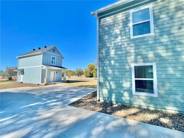 506 Park Street B, Springdale, AR 72764