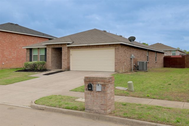 8422 Seven Hills Road, Arlington, TX 76002